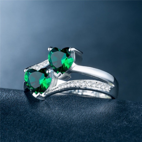 . Jewelry - Romantic 925 Silver Heart Shape Emerald Ring New